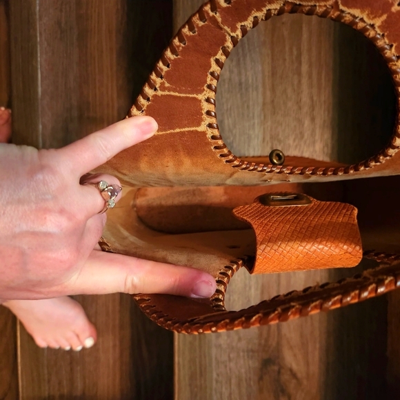 Leather tooled purse - Picture 5 of 9